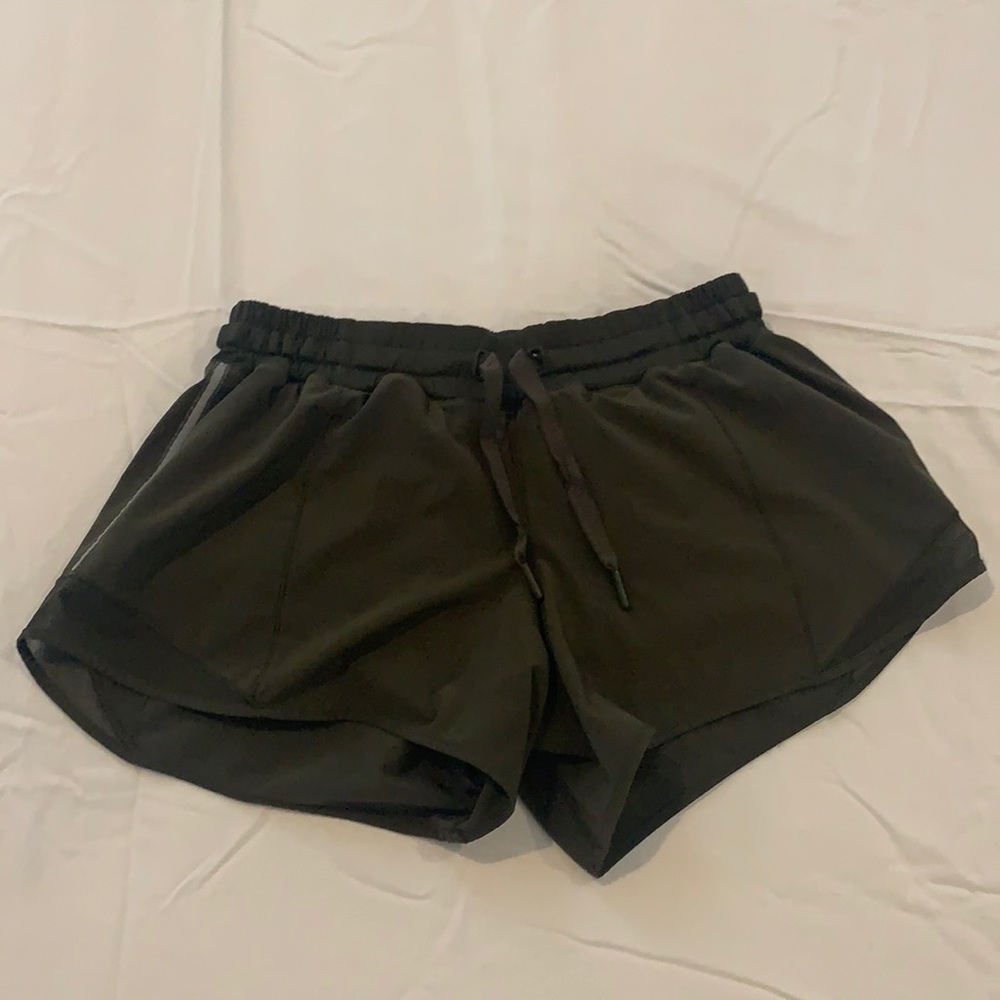 Lululemon hotty hot shorts olive green, 8 long